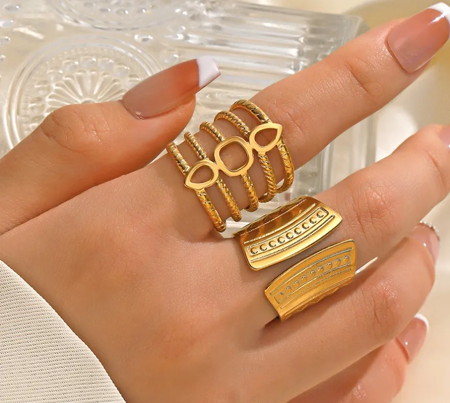 Fashionable gold exaggerated ring