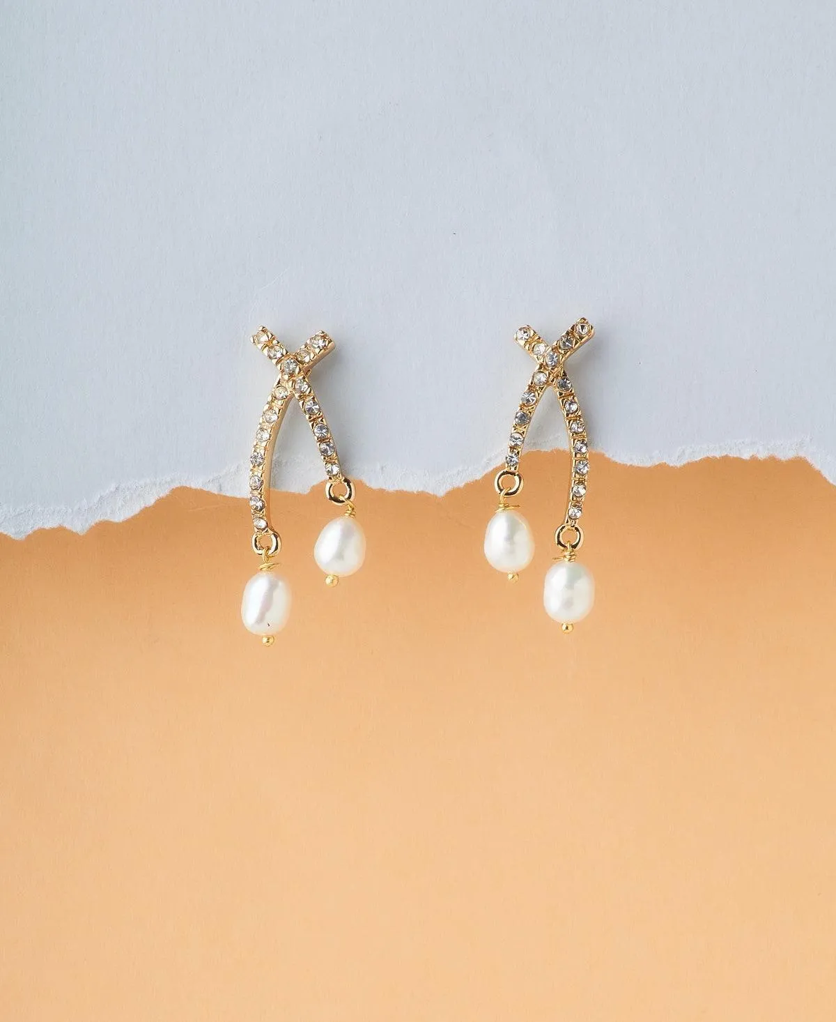 Fashionable Real Pearl Hanging Earring