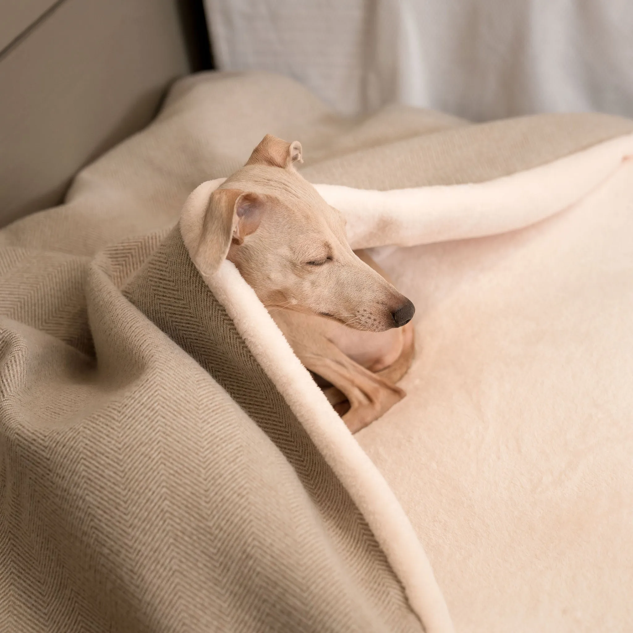 Sleepy Burrows Bed in Natural Herringbone by Lords & Labradors