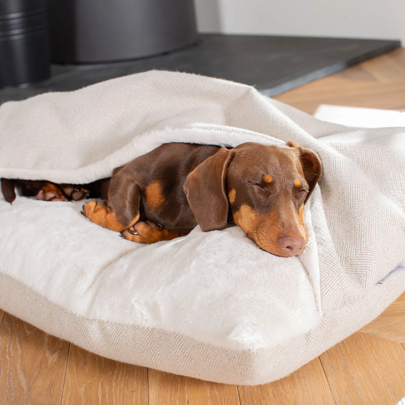 Sleepy Burrows Bed in Natural Herringbone by Lords & Labradors